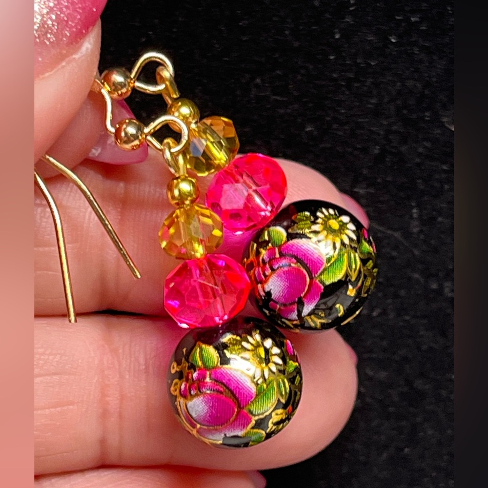 🖤☀️Hand painted ceramic earrings -black and hot pink
